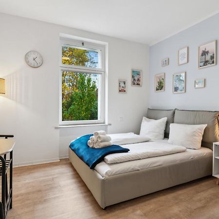 Vorstadtoase - 2 Personen - Eichwalde, Naehe Ber - Queensize-Bett, Netflix, Parken Exterior foto