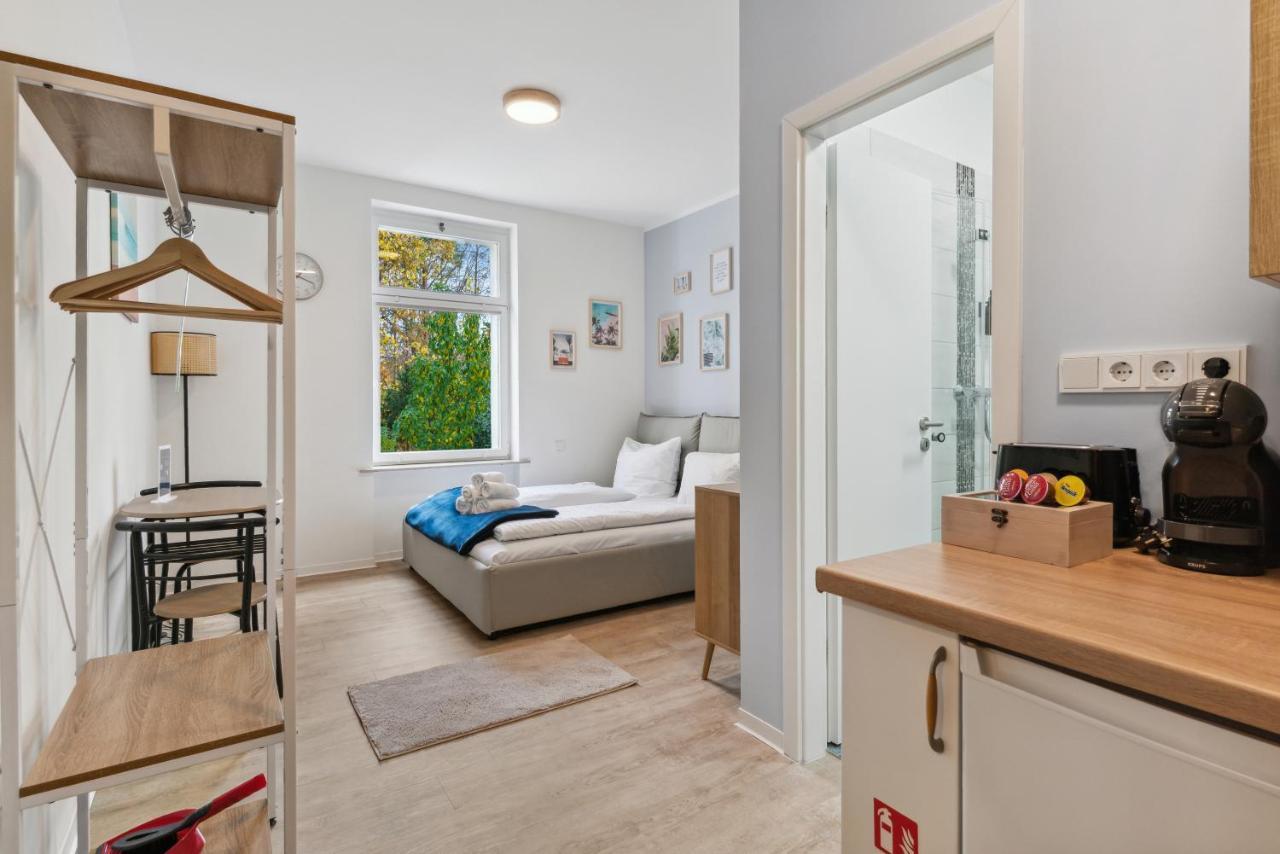 Vorstadtoase - 2 Personen - Eichwalde, Naehe Ber - Queensize-Bett, Netflix, Parken Exterior foto