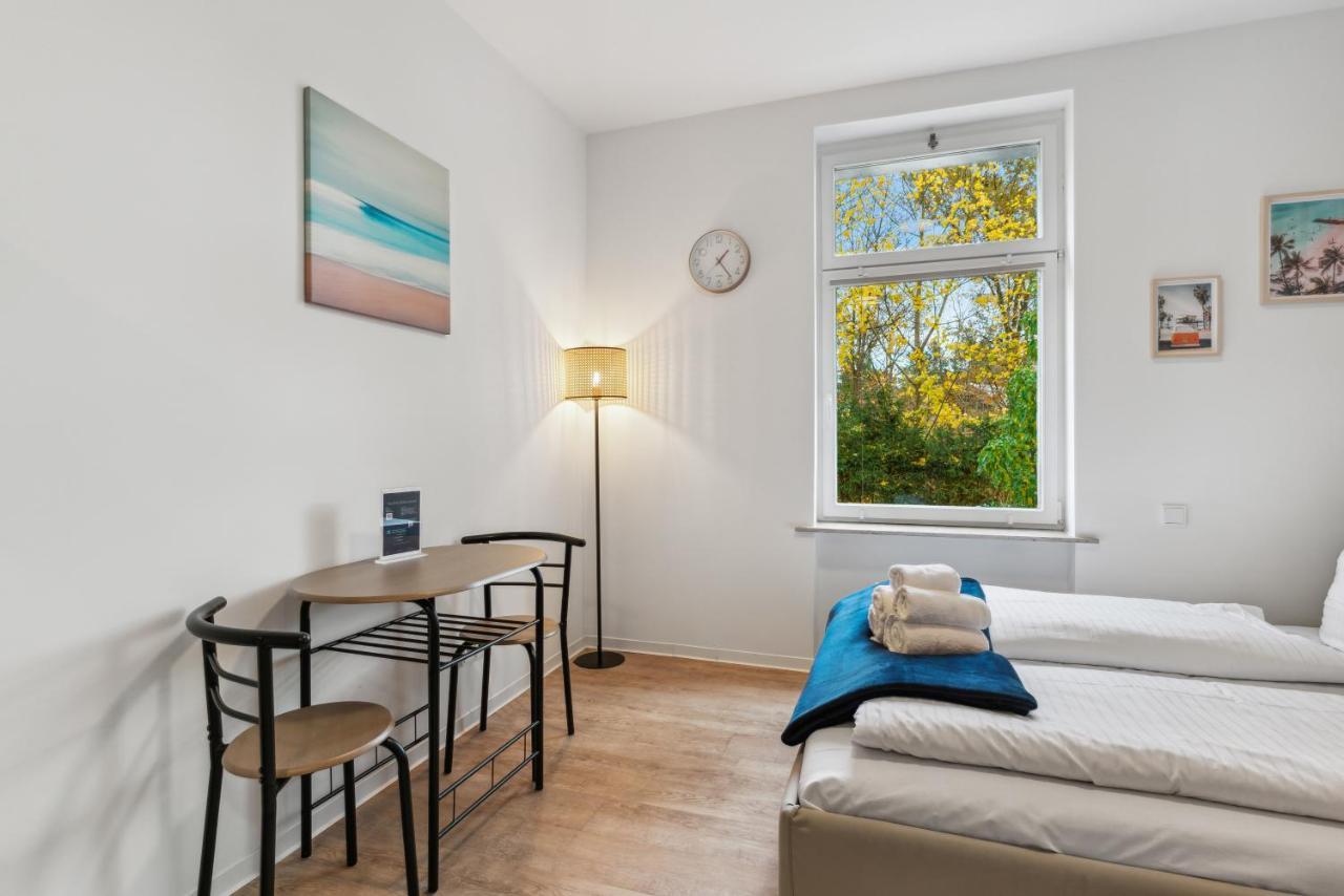Vorstadtoase - 2 Personen - Eichwalde, Naehe Ber - Queensize-Bett, Netflix, Parken Exterior foto